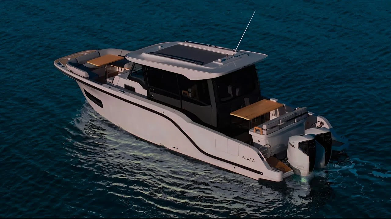 Aiata Wayfinder 38 · Power & Motoryacht Review