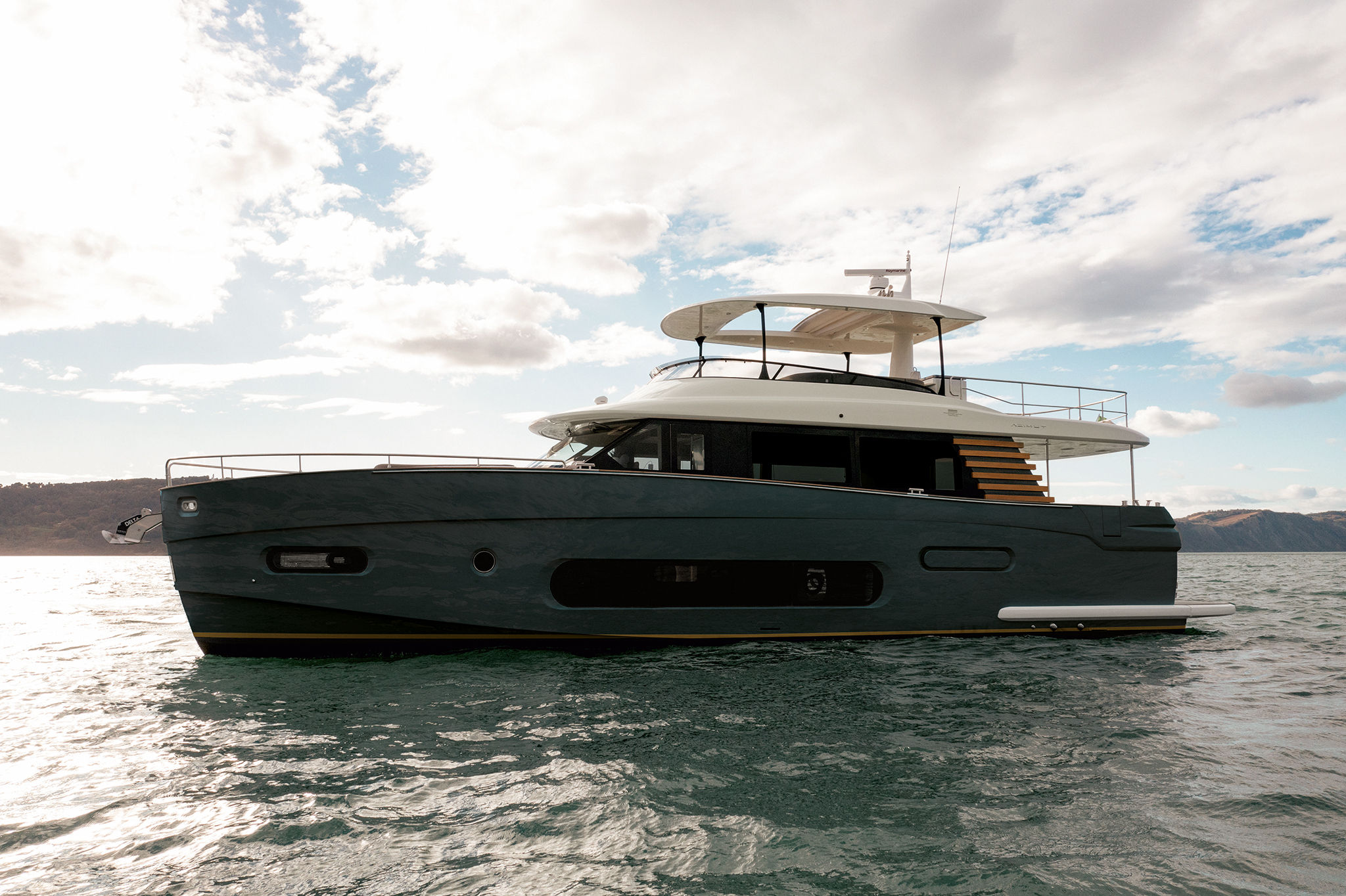 AZIMUT MAGELLANO 66