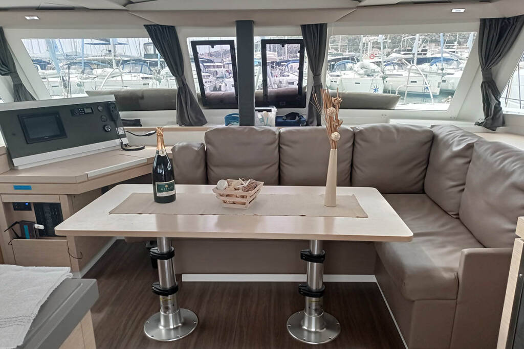 FOUNTAINE PAJOT LUCIA 40 · Navigare Yachting & Cookies dış görseller 22
