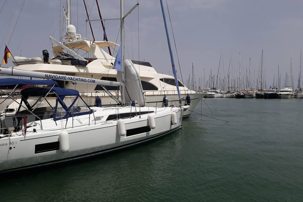 OCEANIS 46.1 · Navigare Yachting & Cookies dış görseller 5