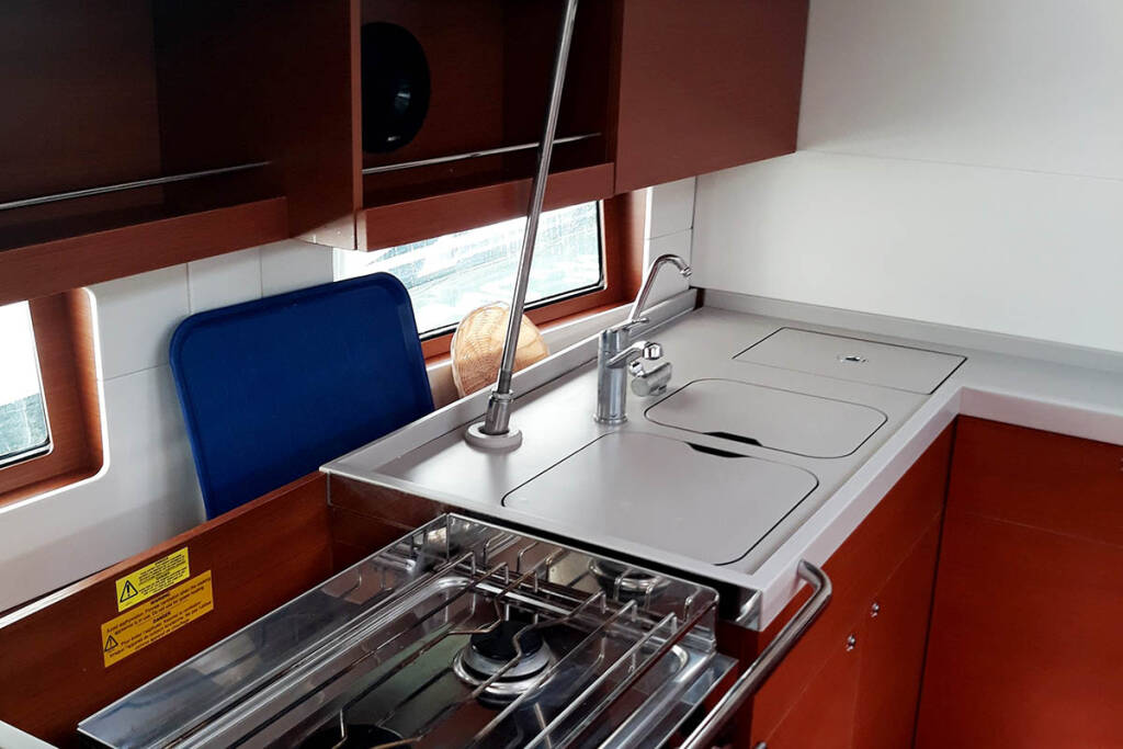 OCEANIS 46.1 · Navigare Yachting & Cookies dış görseller 13