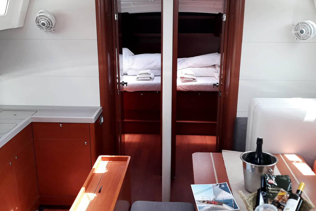 OCEANIS 46.1 · Navigare Yachting & Cookies dış görseller 15