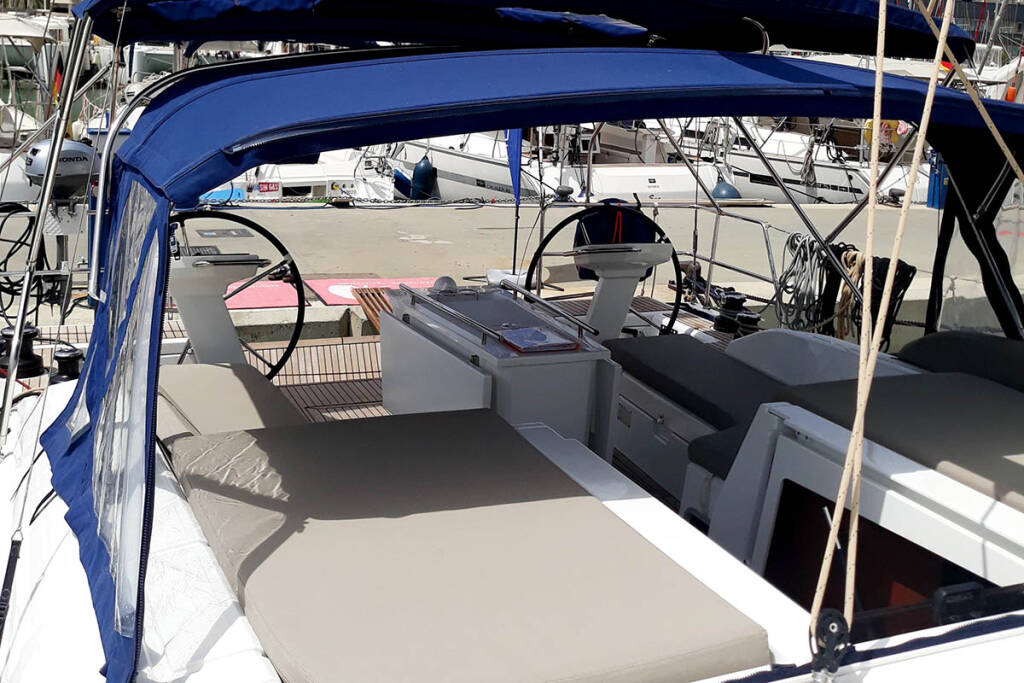 OCEANIS 46.1 · Navigare Yachting & Cookies dış görseller 5