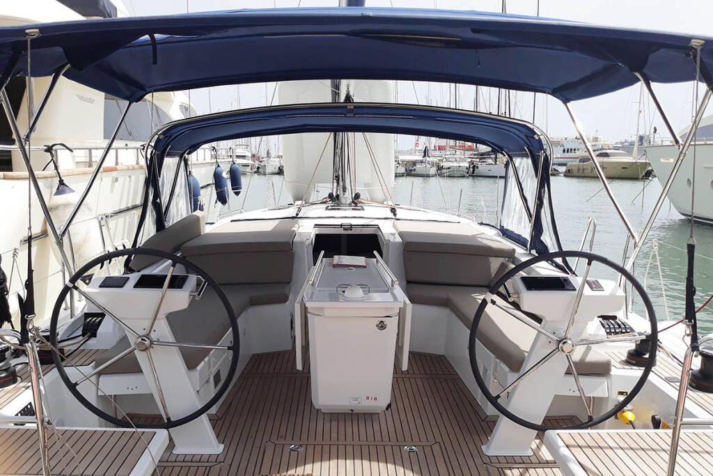 OCEANIS 46.1 · Navigare Yachting & Cookies dış görseller 6