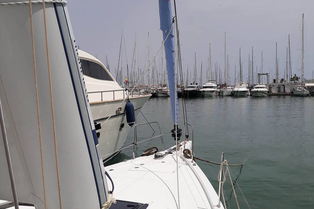 OCEANIS 46.1 · Navigare Yachting & Cookies dış görseller 8