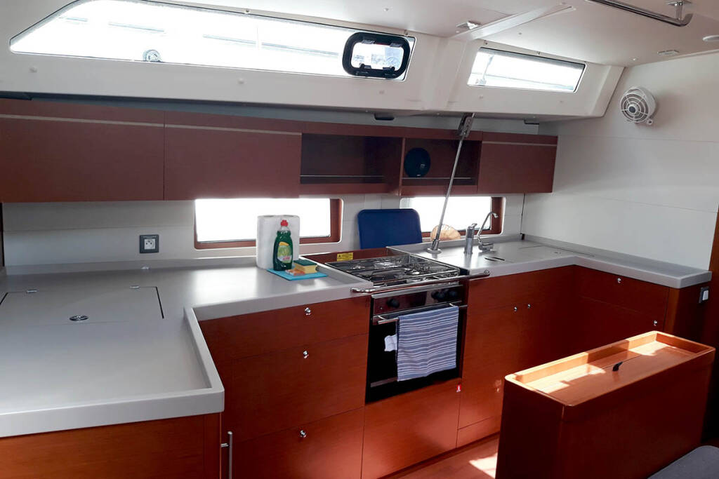 OCEANIS 46.1 · Navigare Yachting & Cookies dış görseller 10