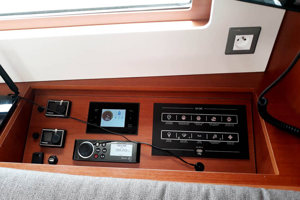 OCEANIS 46.1 · Navigare Yachting & Cookies dış görseller 12
