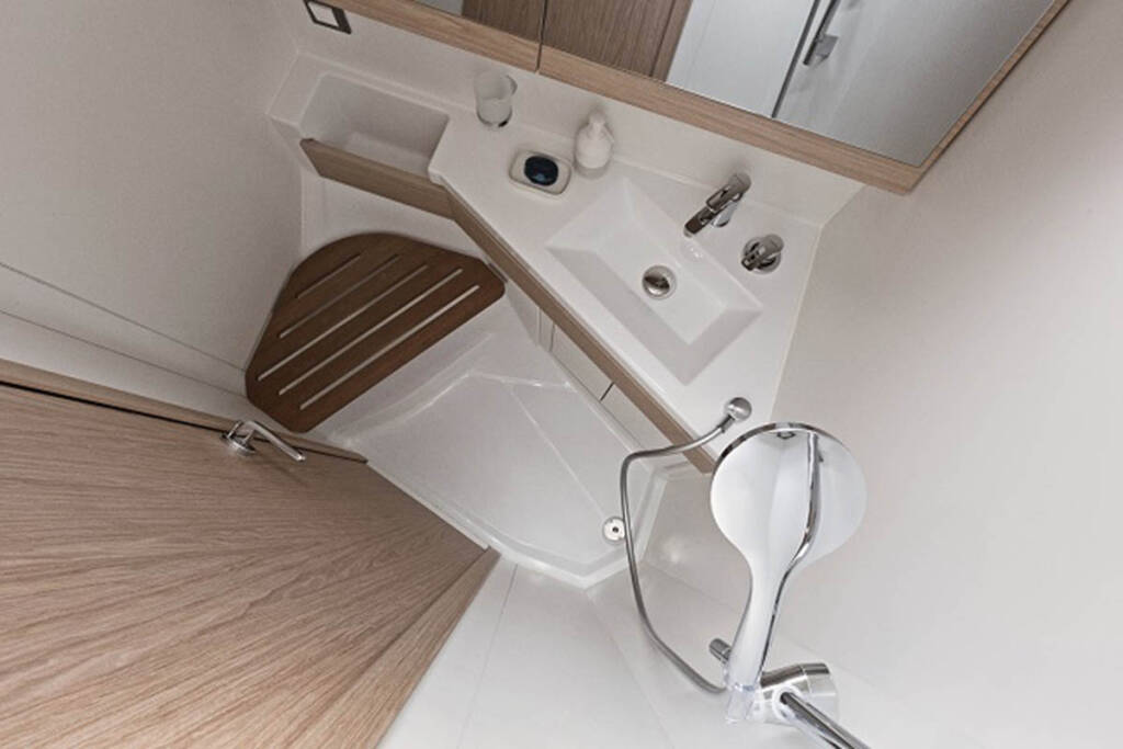 OCEANIS 46.1 · Navigare Yachting & Cookies dış görseller 17