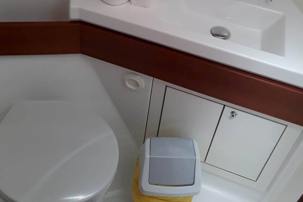 OCEANIS 46.1 · Navigare Yachting & Cookies dış görseller 19