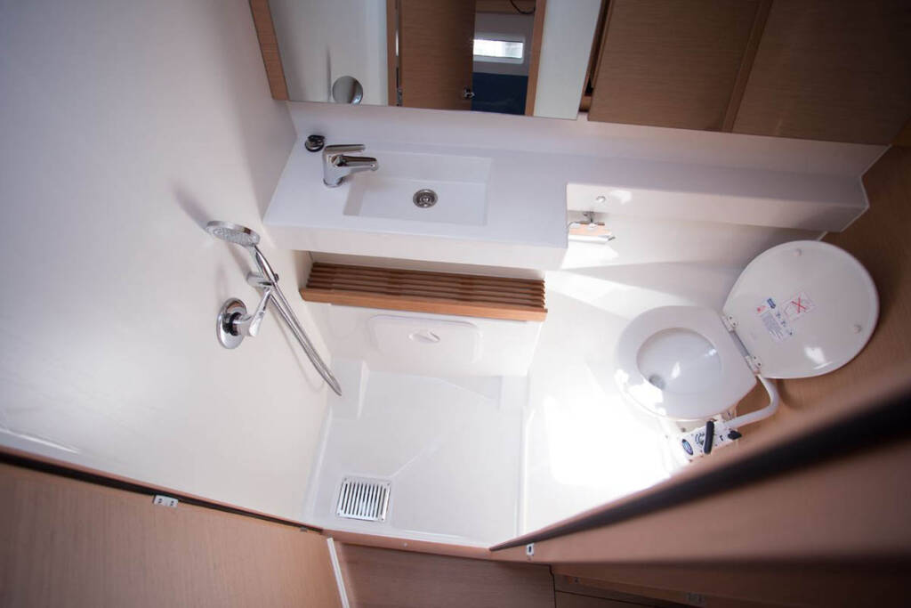 SUN ODYSSEY 440 · Navigare Yachting & Cookies dış görseller 14