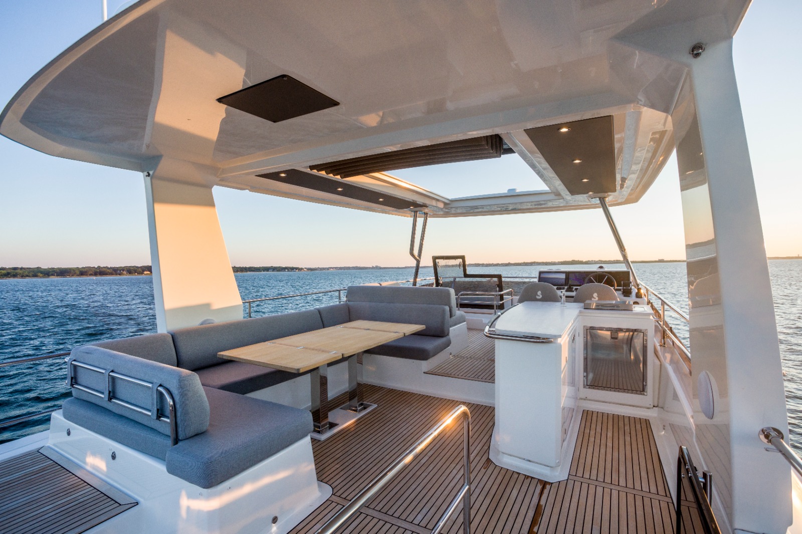 Beneteau Grand Trawler 63