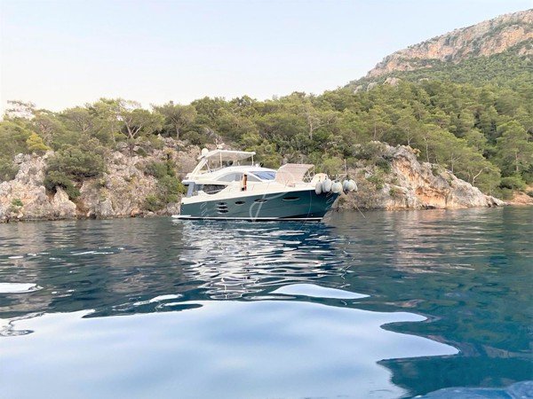 2010/2021 NUMARINE 78 FLY 4