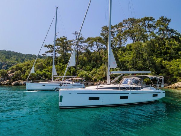 2021 BAVARIA 42 C 4