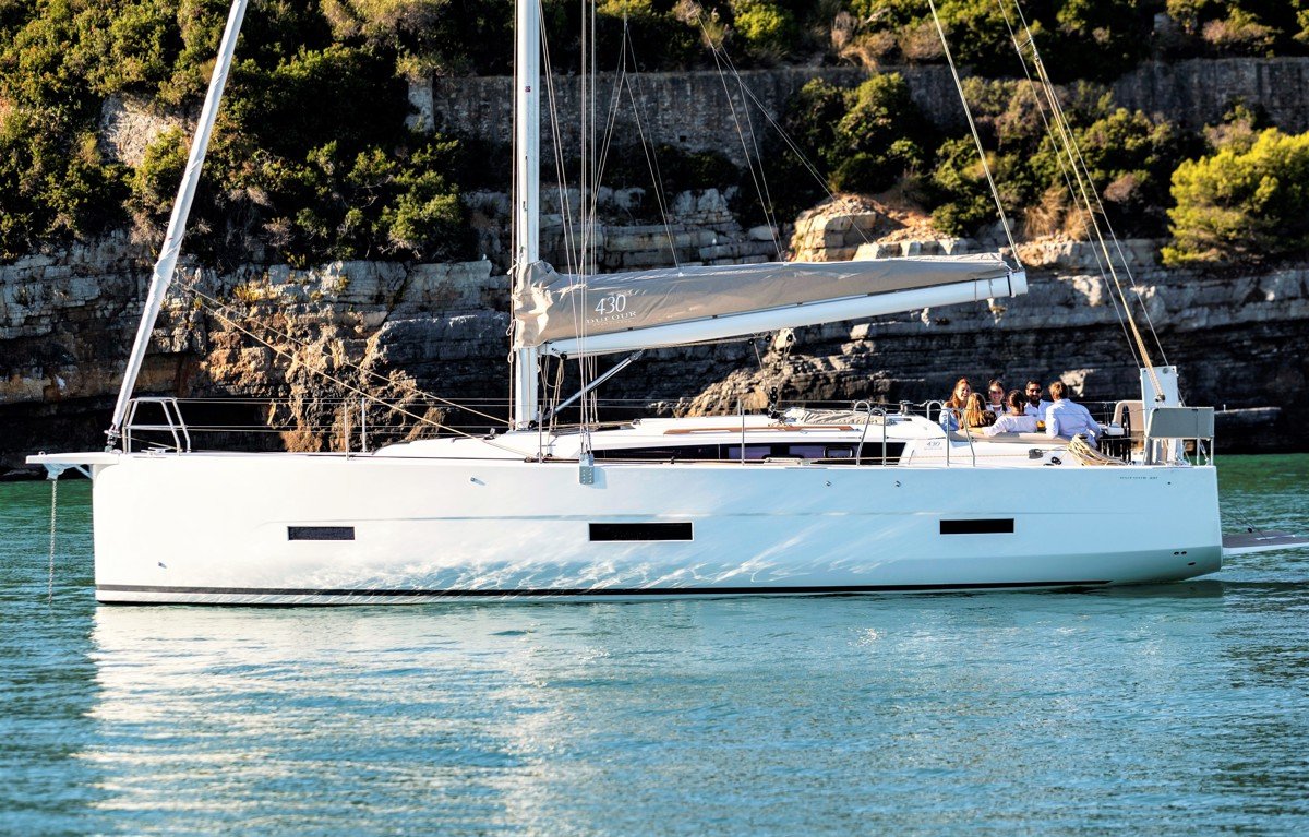 2022 DUFOUR 430 GL A 2