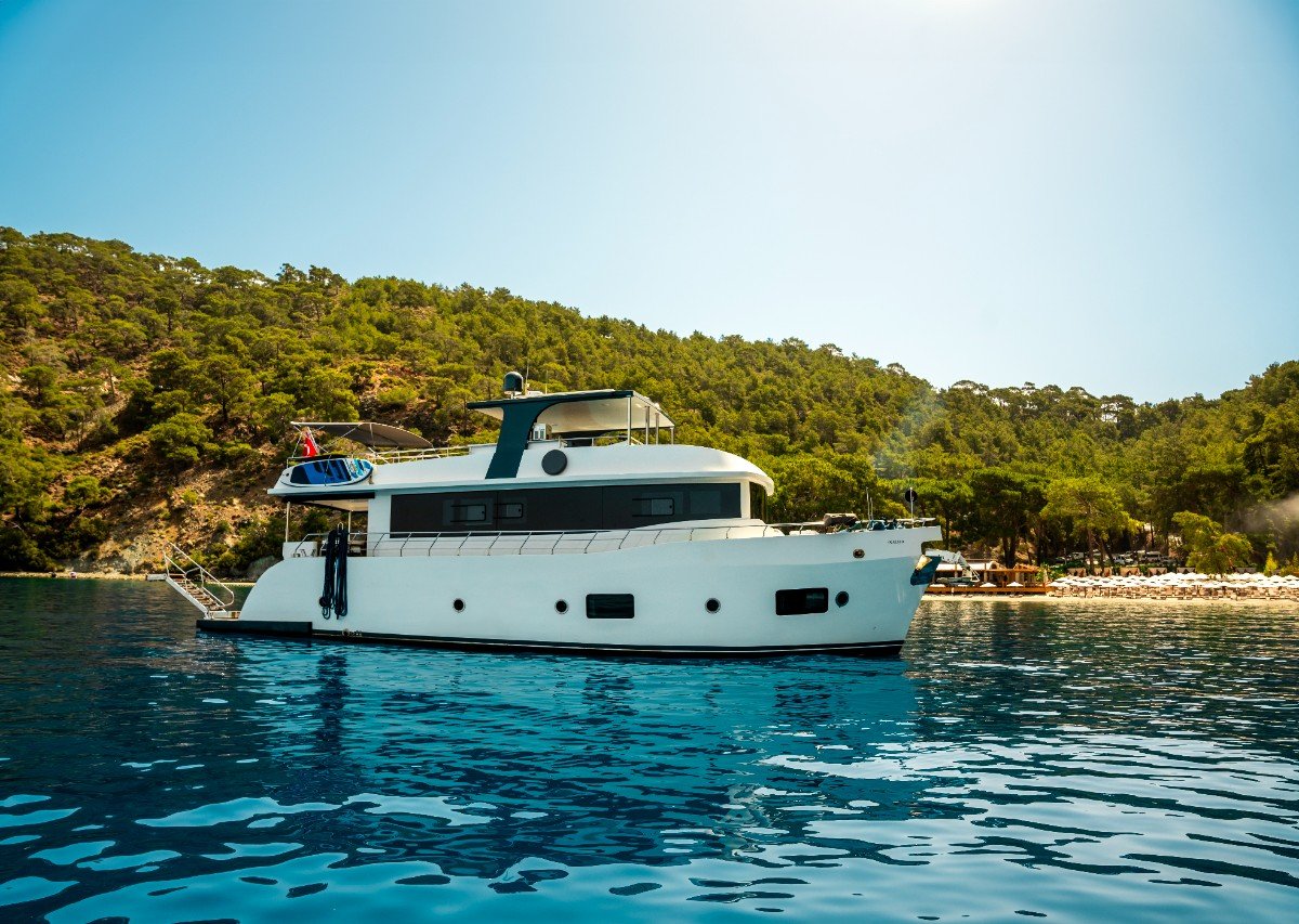 2023 CUSTOM TRAWLER 22 M 2