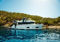 2023 CUSTOM TRAWLER 22 M 3