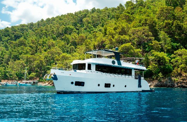 2023 CUSTOM TRAWLER 22 M 4